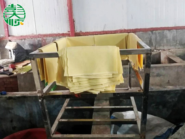 駐馬店平輿客戶用彭大順豆腐皮機制作出來的豆腐皮